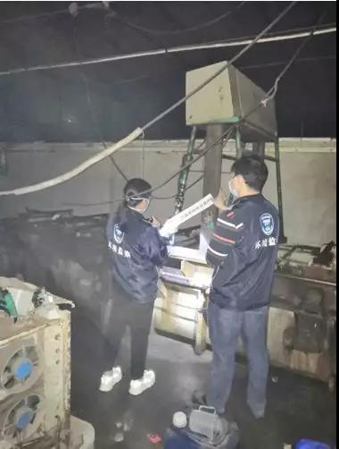 東莞橋頭鎮(zhèn)一家無牌電鍍廠偷排廢水，被緊急查封！